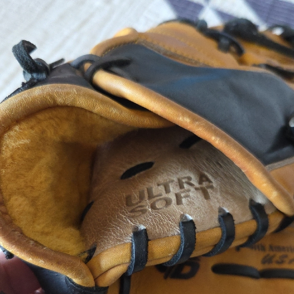Mizuno Yellow and Black Baseball Glove - Picture 3 of 7